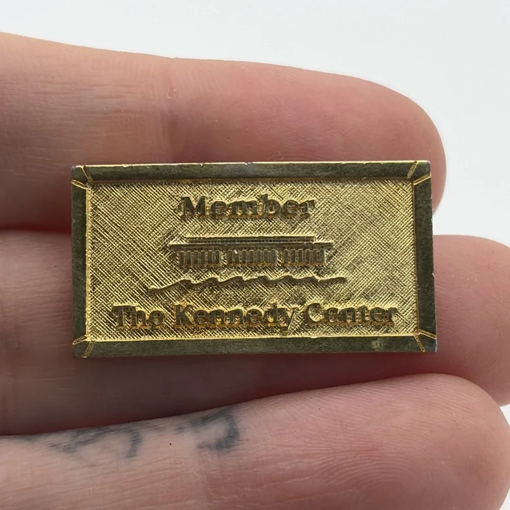 The Kennedy Center Member Washington DC Gold Tone Lapel Hat Pin